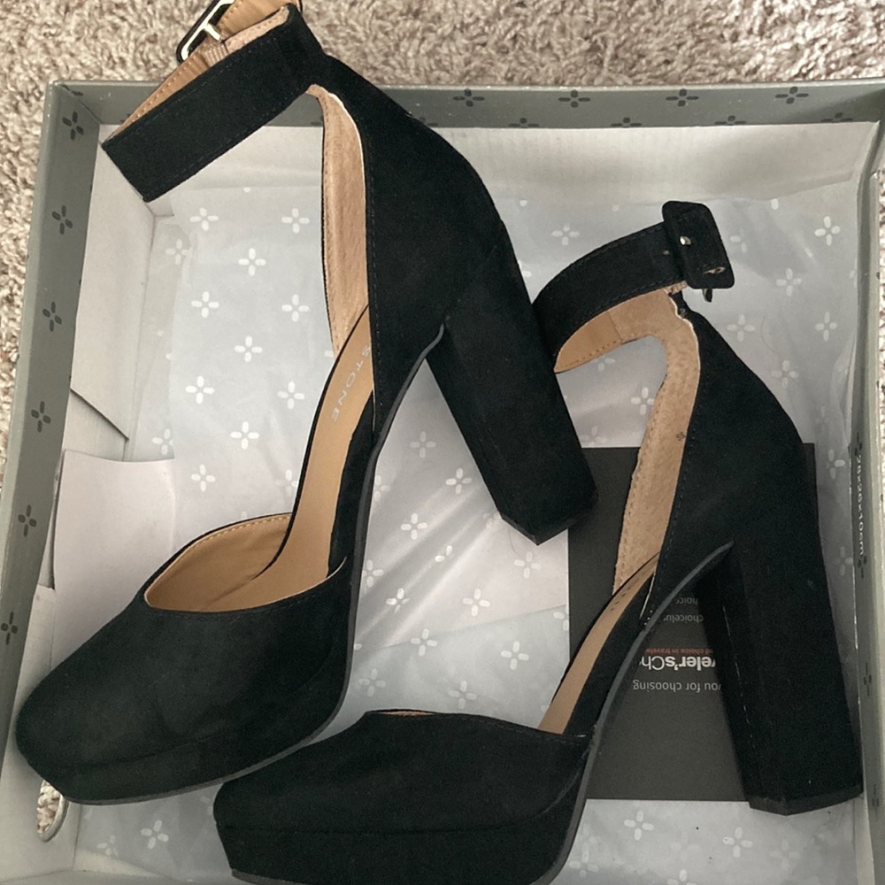 Sun & Stone Size 6 1/2 Black Suede Closed-Toed High Heels